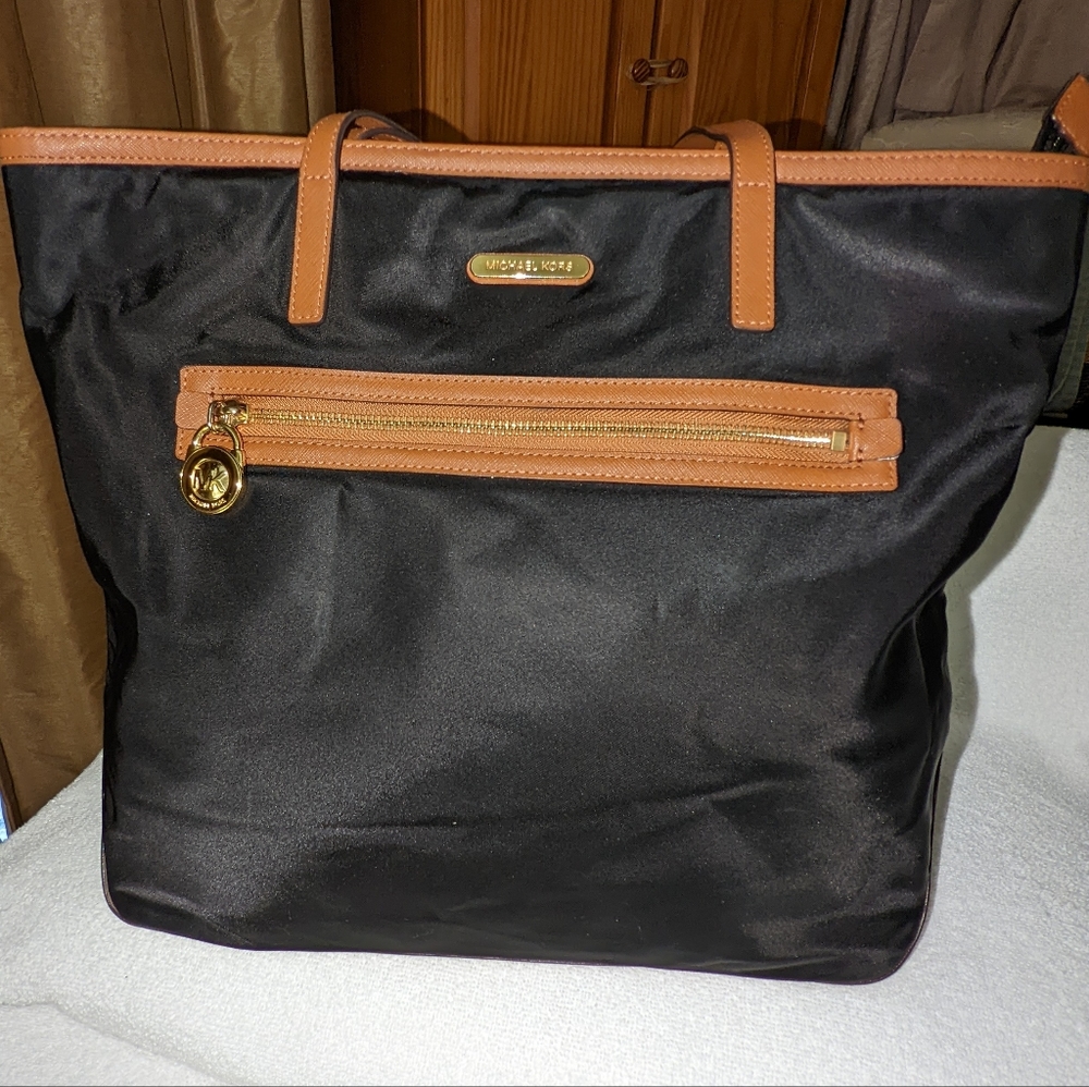 Michael Kors Kempton large nylon tote bag.